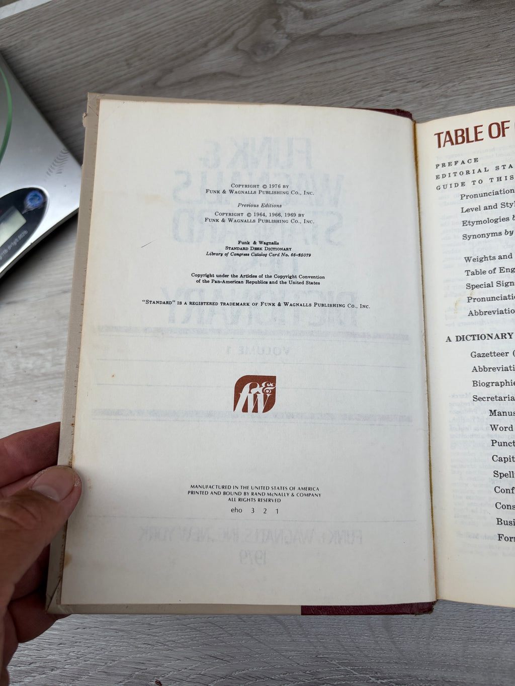 Funk & Wagnalls Standard Desk Dictionary, Volume 1