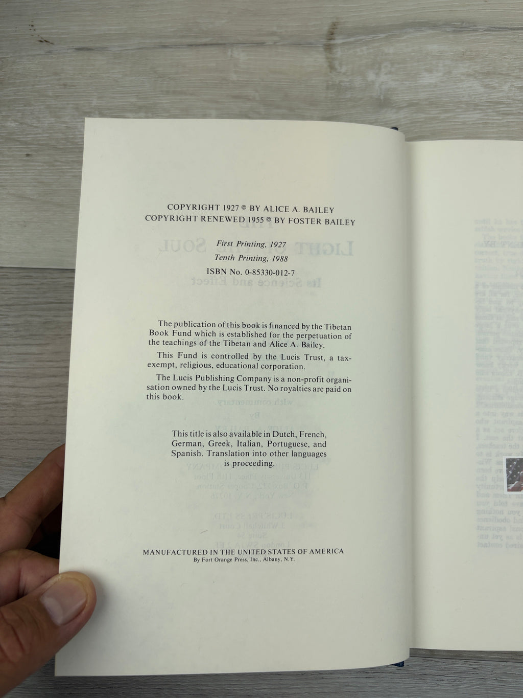 Light of the Soul: Its Science and Effect: A Paraphrase of the Yoga Sutras of Patanjali with Commentary