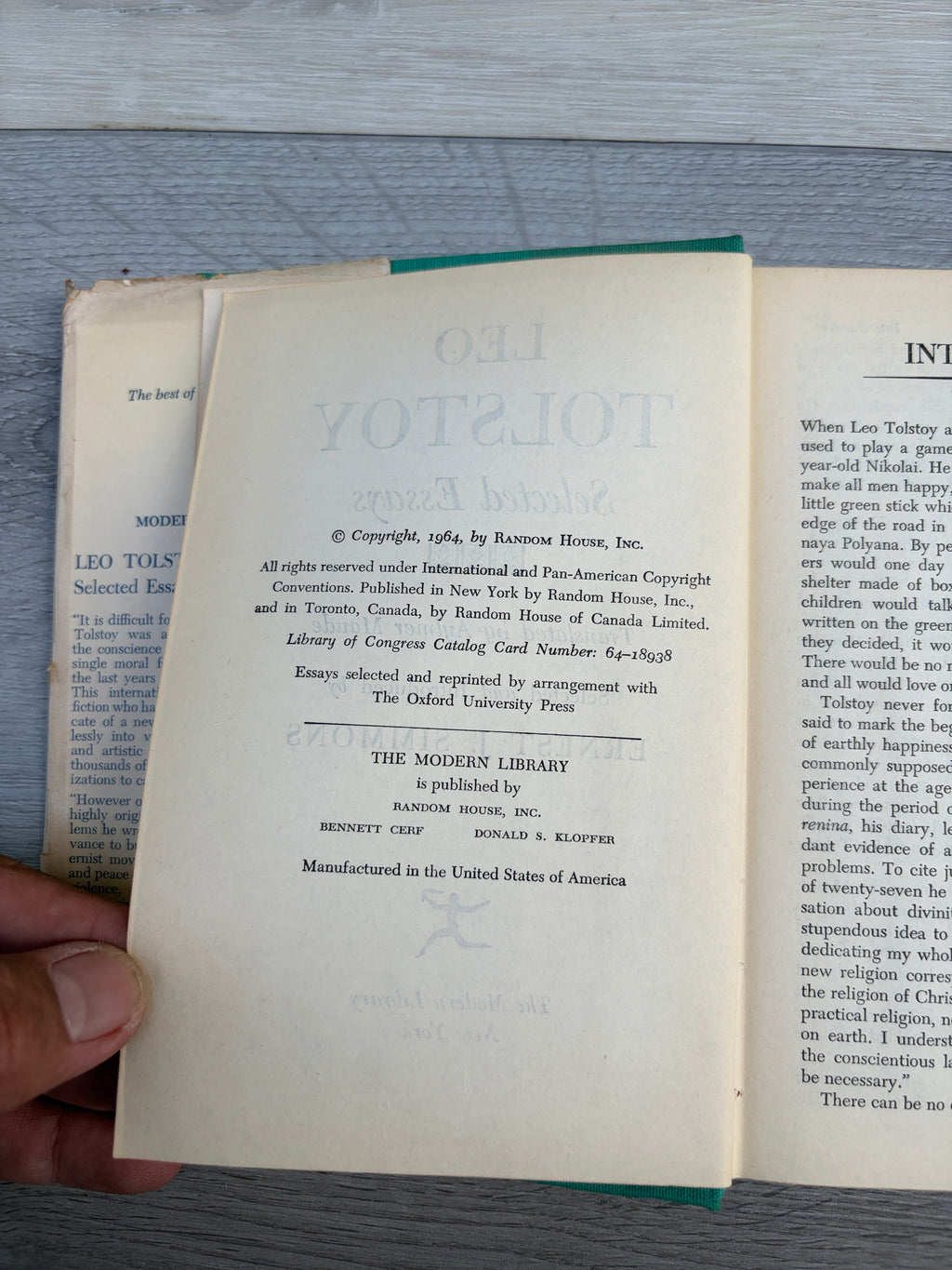 Leo Tolstoy: Selected Essays