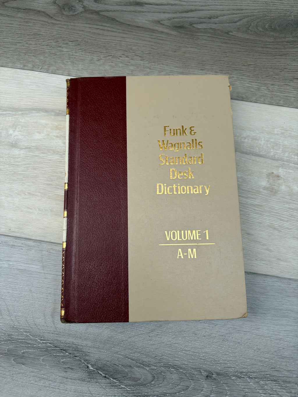 Funk & Wagnalls Standard Desk Dictionary, Volume 1