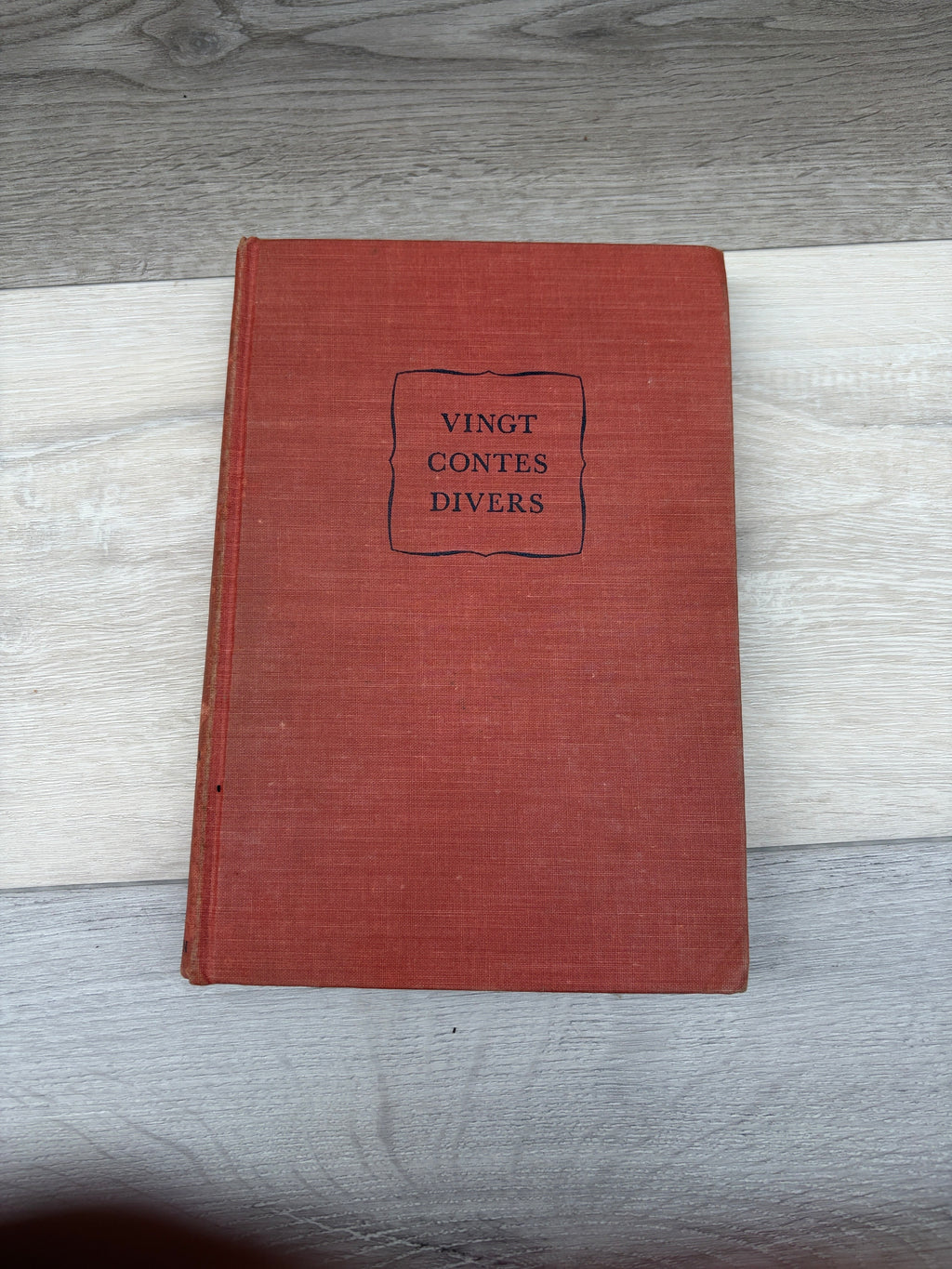 Vingt Contes Divers: Progressively Graded with Exercises