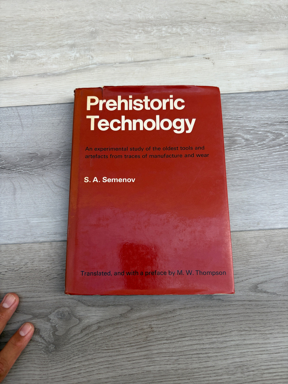 Prehistoric Technology: An Experimental Study of the Oldest Tools and Artefacts from Traces of Manufacture and Wear