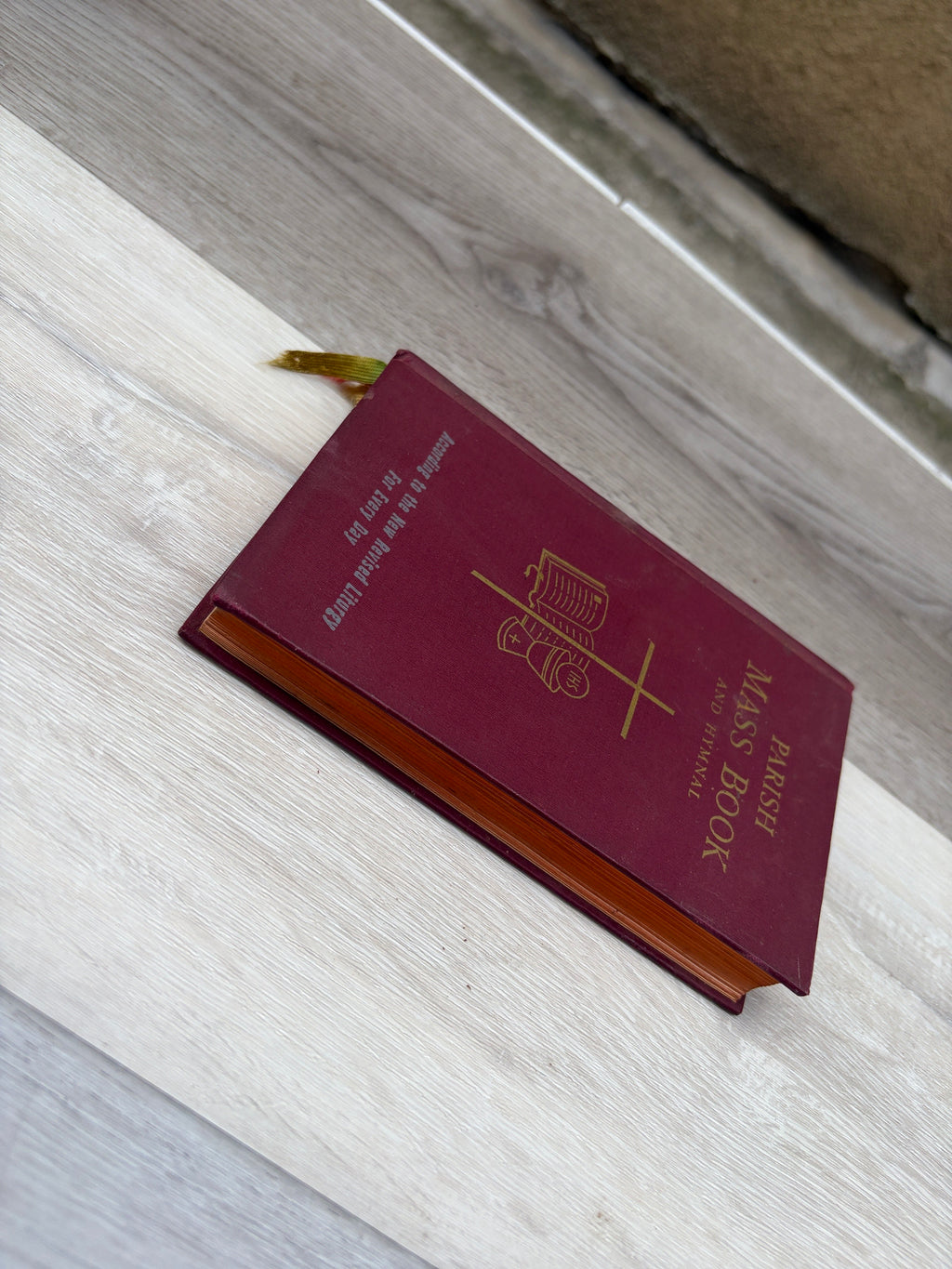 Parish Mass Book and Hymnal: People's Parts of Holy Mass for Every Day of the Year