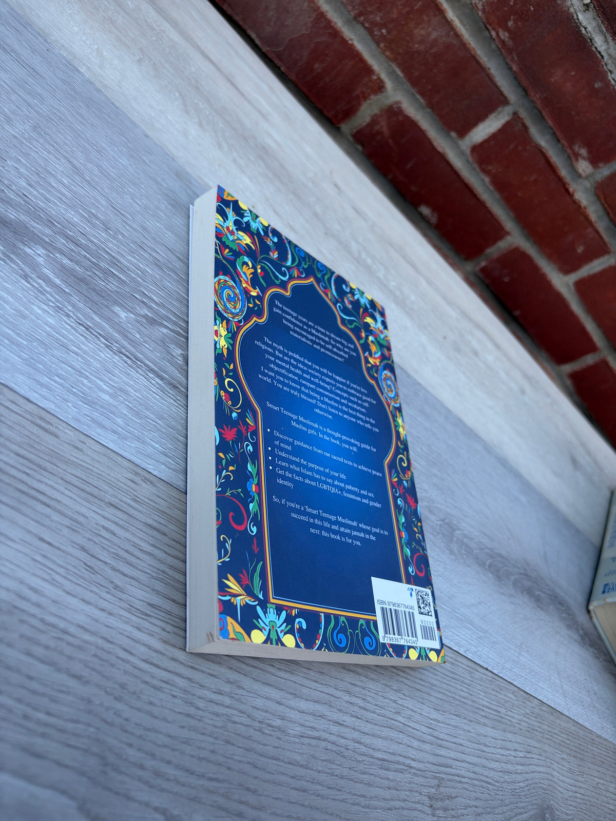 Smart Teenage Muslimah: An inspirational guide for Muslim girls