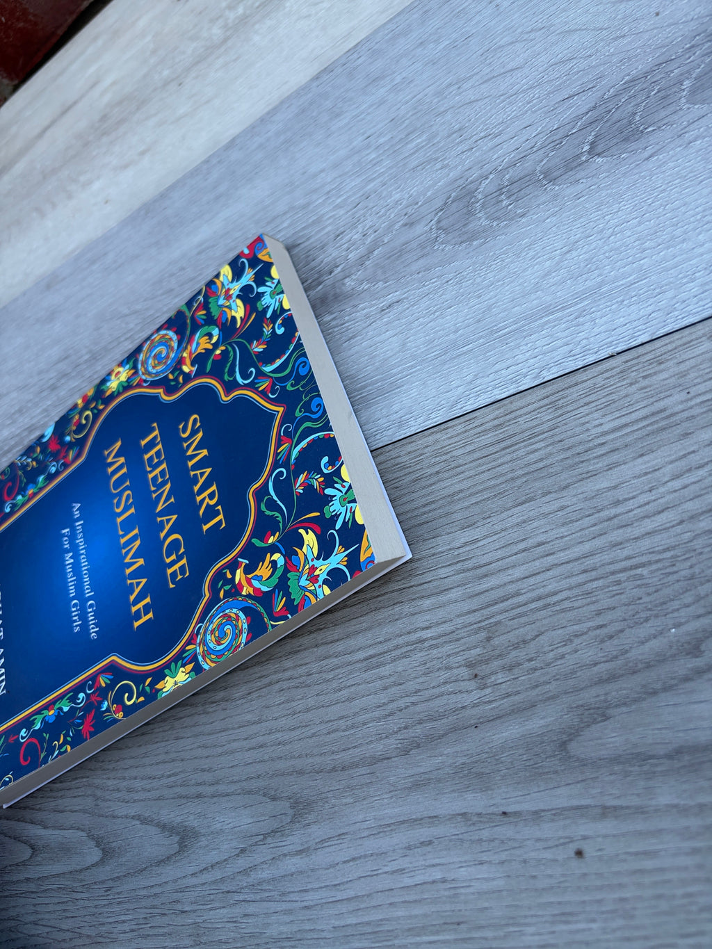 Smart Teenage Muslimah: An inspirational guide for Muslim girls