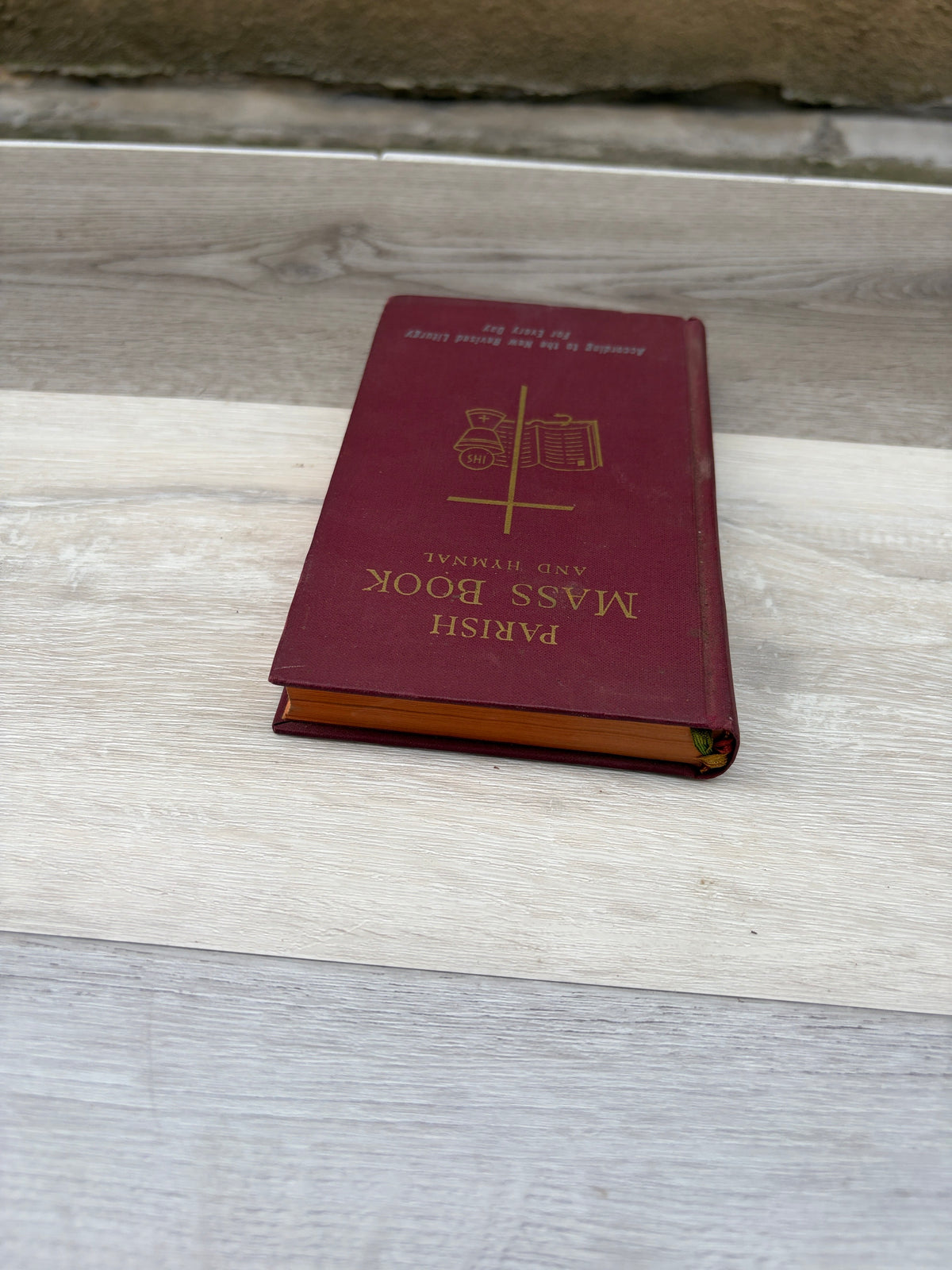 Parish Mass Book and Hymnal: People's Parts of Holy Mass for Every Day of the Year