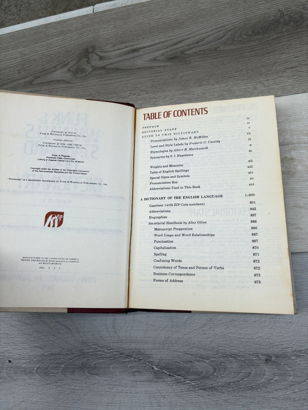Funk & Wagnalls Standard Desk Dictionary, Volume 1