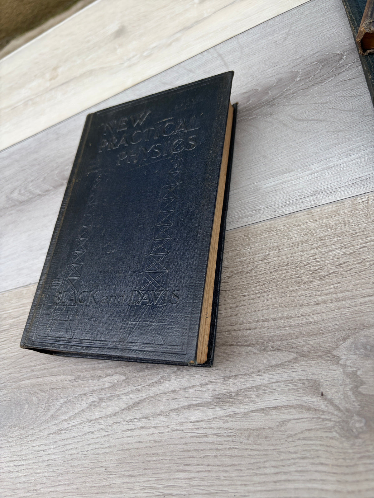 New Practical Physics: Fundamental Principles and Applications to Daily Life