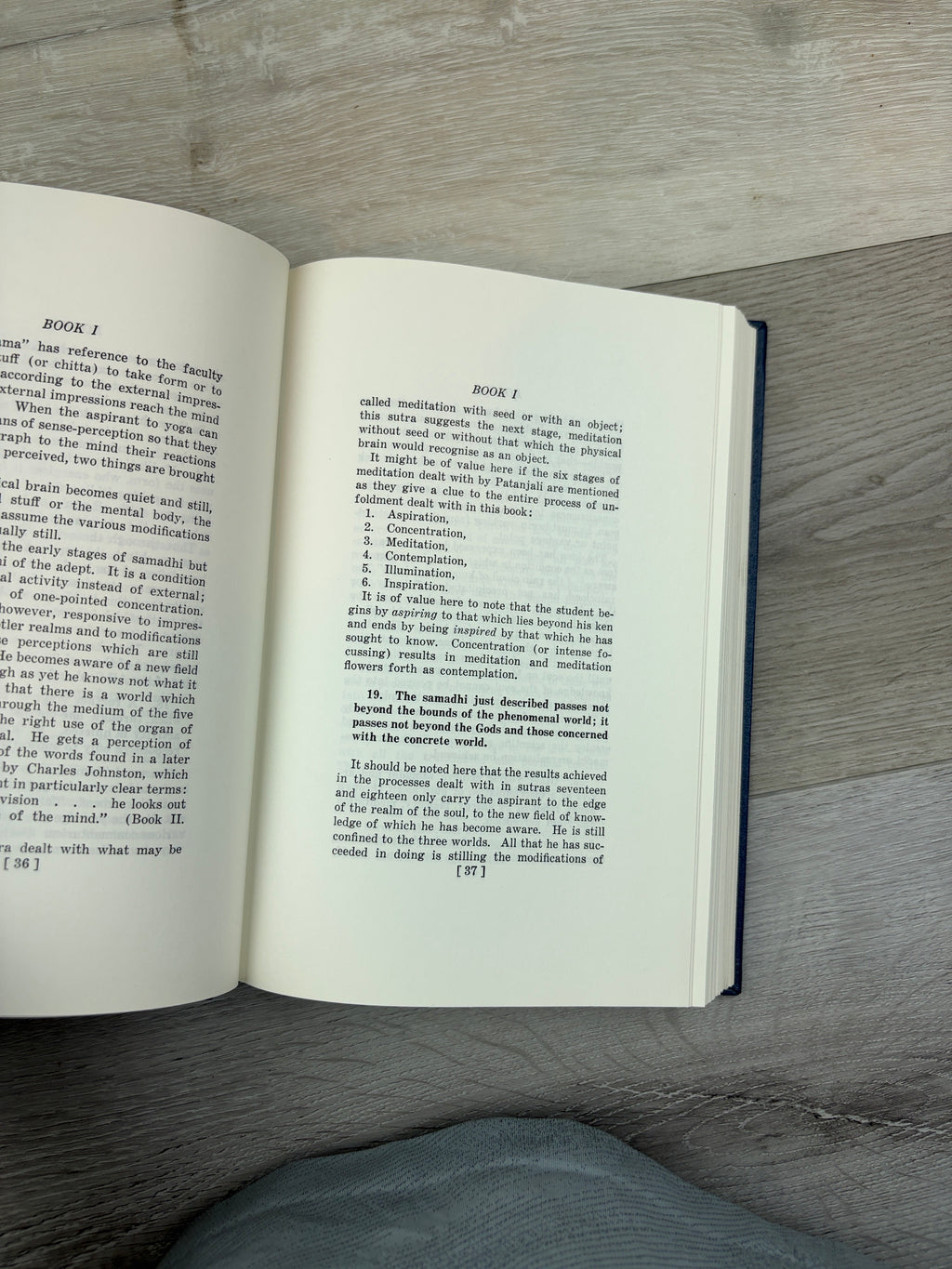 Light of the Soul: Its Science and Effect: A Paraphrase of the Yoga Sutras of Patanjali with Commentary