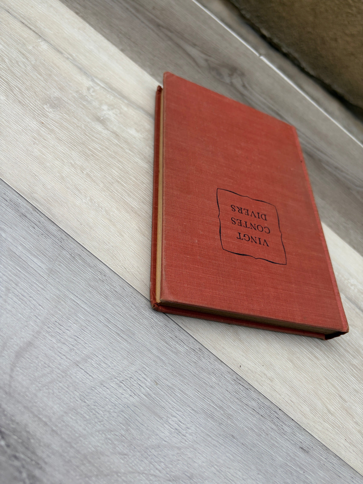 Vingt Contes Divers: Progressively Graded with Exercises