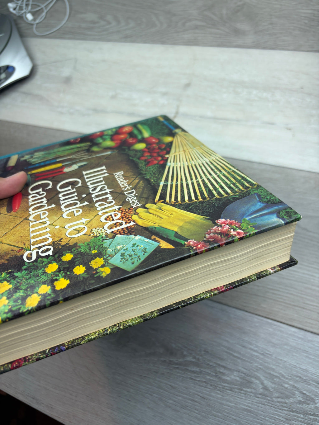 Reader's Digest Illustrated Guide to Gardening