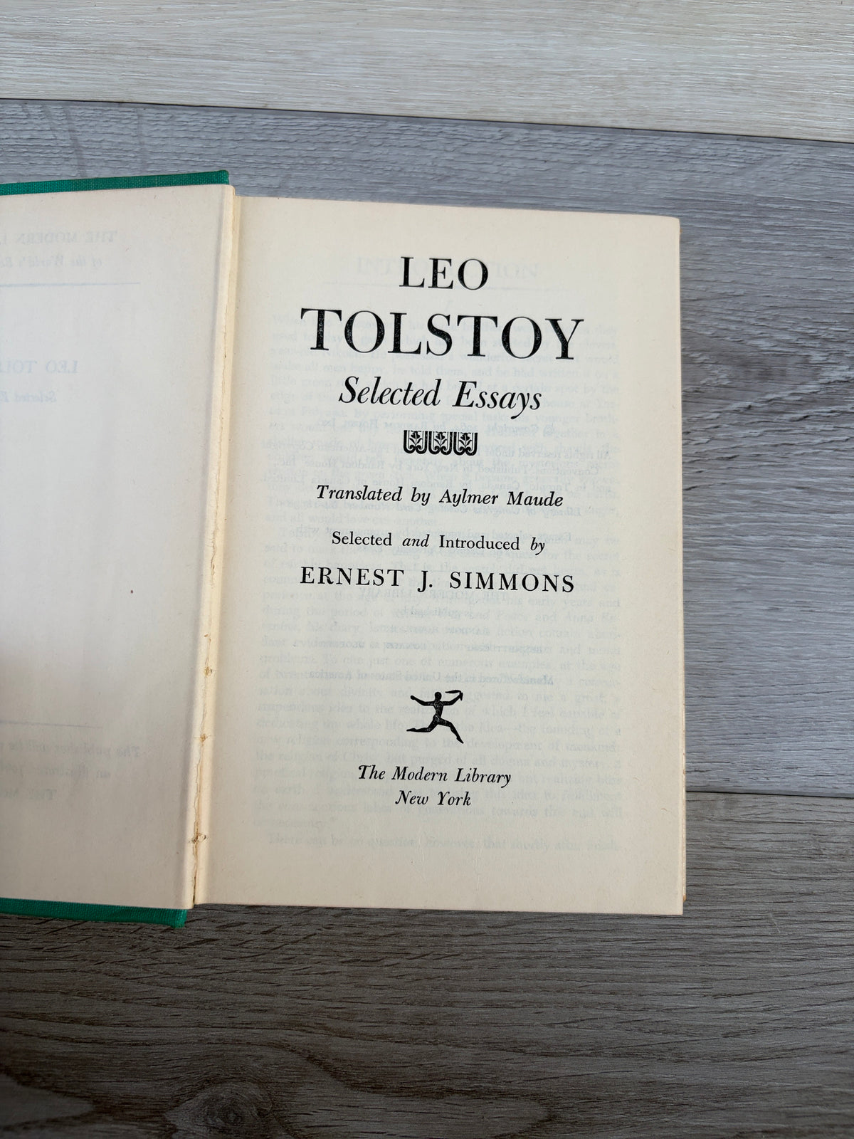 Leo Tolstoy: Selected Essays