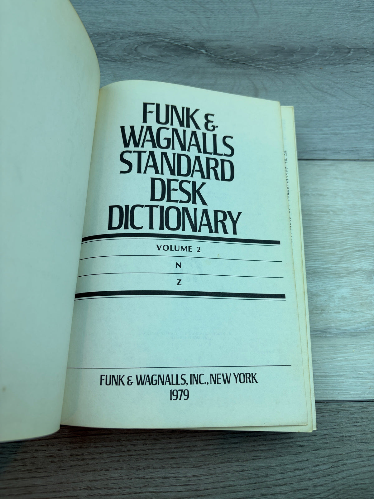Funk & Wagnalls Standard Desk Dictionary, Volume 2: N–Z