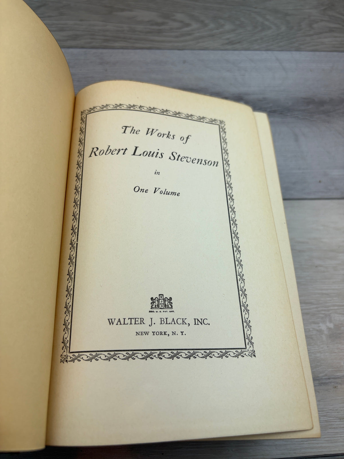 The Works of Robert Louis Stevenson in One Volume