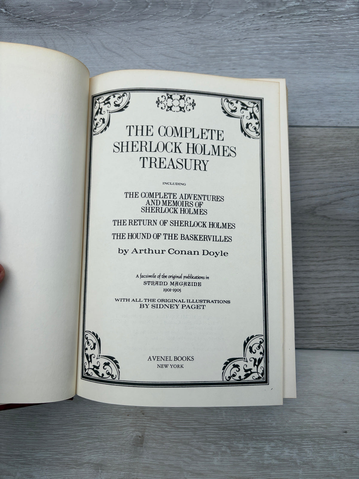 The Complete Sherlock Holmes Treasury: Including The Complete Adventures and Memoirs of Sherlock Holmes, The Return of Sherlock Holmes, The Hound of the Baskervilles