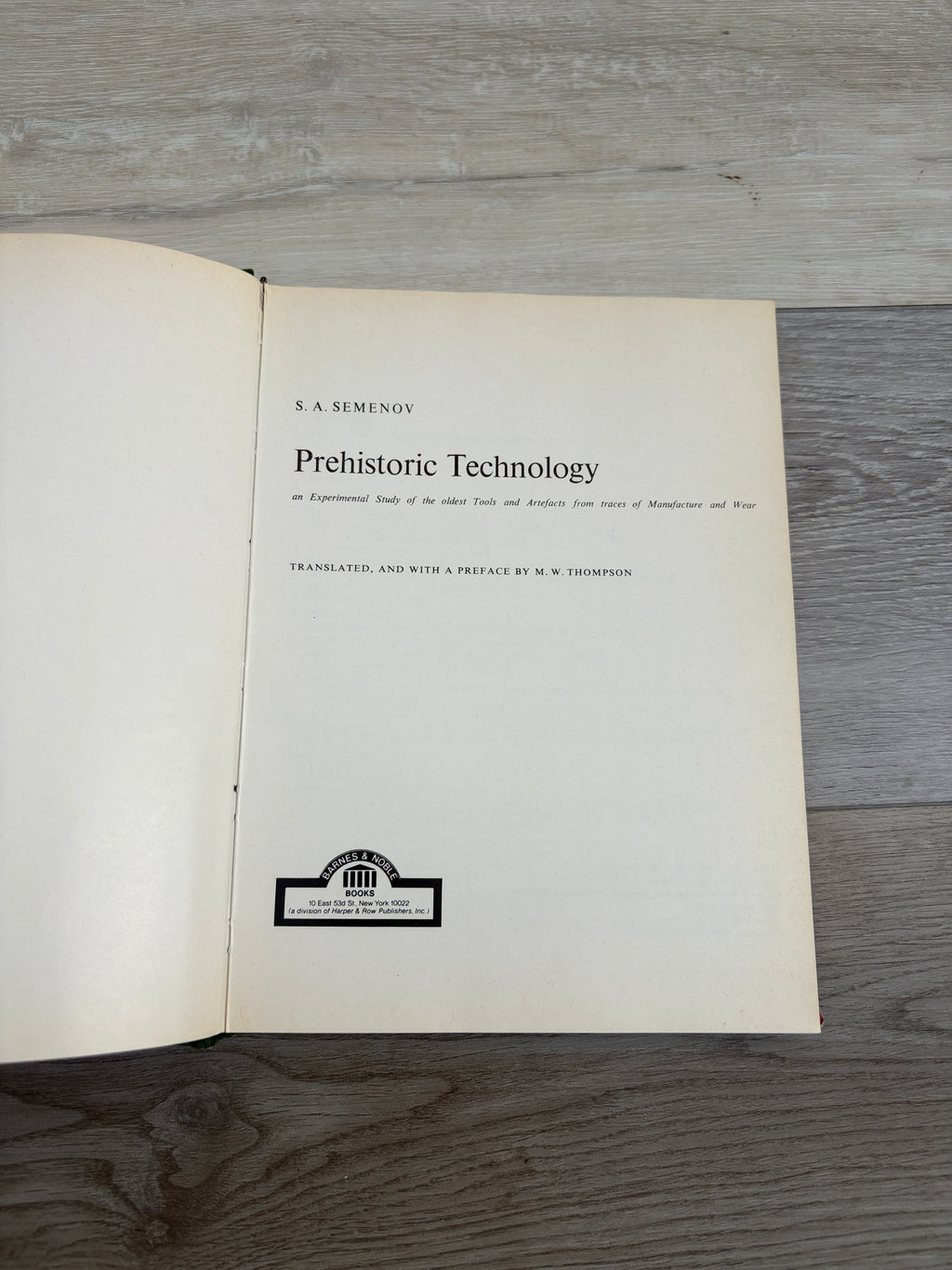 Prehistoric Technology: An Experimental Study of the Oldest Tools and Artefacts from Traces of Manufacture and Wear
