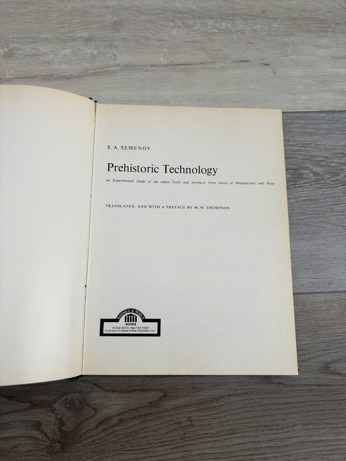 Prehistoric Technology: An Experimental Study of the Oldest Tools and Artefacts from Traces of Manufacture and Wear